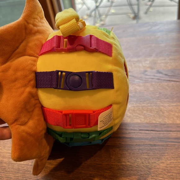 Lion buckle toy. EUC. Super soft, also had small zipper pouch on top. - Picture 4 of 8